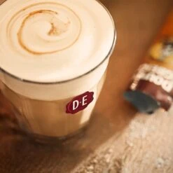Douwe Egberts Verwenkoffie Latte Caramel Oploskoffie - 5 X 8 Zakjes -Koffiehuis 1200x1200 301