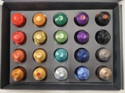 Koffie Proeverij Pakket Met 20 Stuks Verschillende Smaken En Mystery Card 'Enjoy The Sweet Moment' Met Persoonlijke (video) Boodschap | Verjaardag | Sinterklaas | Kerstpakket | Vaderdag | Moederdag | Jubileum | Valentijnsdag 11 Koffie Proeverij Pakket Met 20 Stuks Verschillende Smaken En Mystery Card 'Enjoy The Sweet Moment' Met Persoonlijke (video) Boodschap | Verjaardag | Sinterklaas | Kerstpakket | Vaderdag | Moederdag | Jubileum | Valentijnsdag -Koffiehuis 1200x899